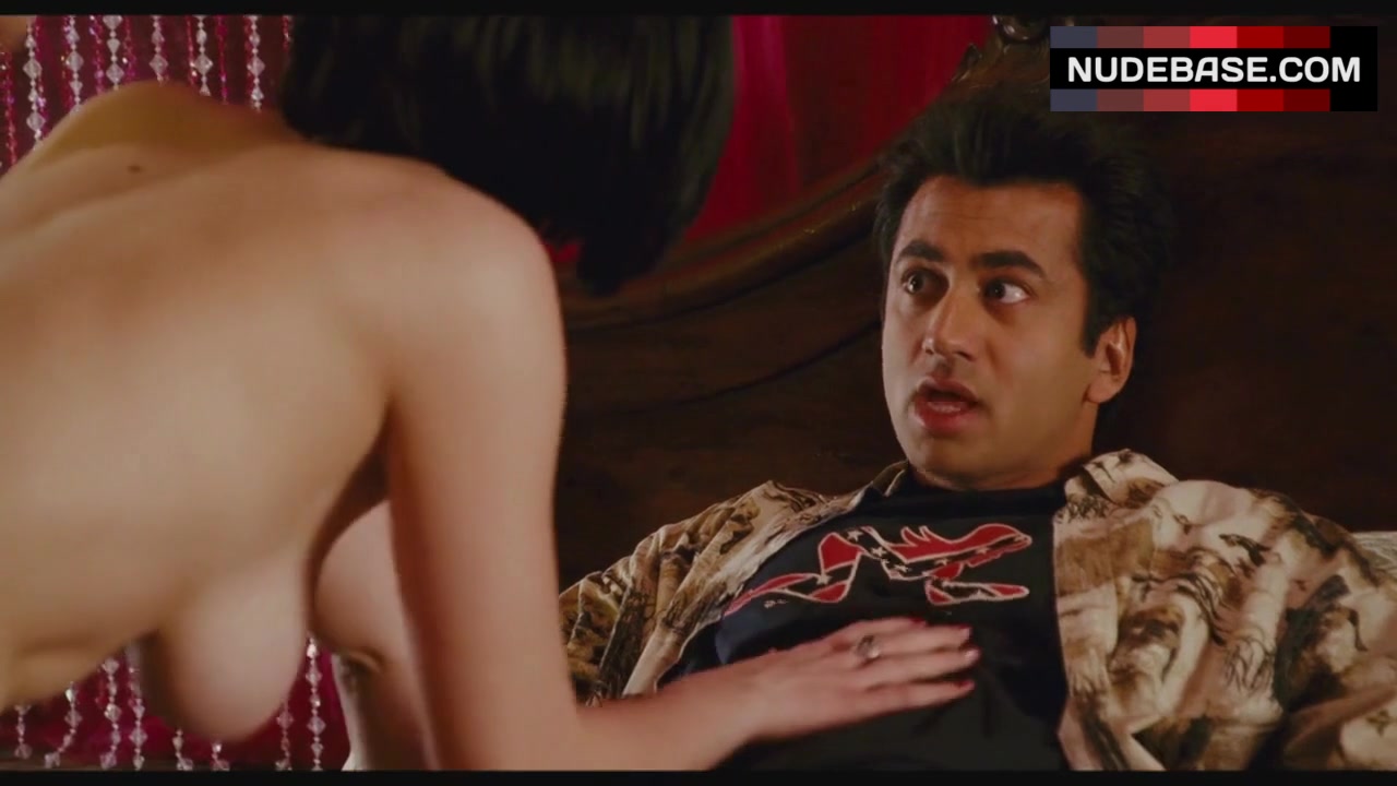 7. Chantel Silvin Lesbian Kiss - Harold & Kumar Escape From Guantanamo ...