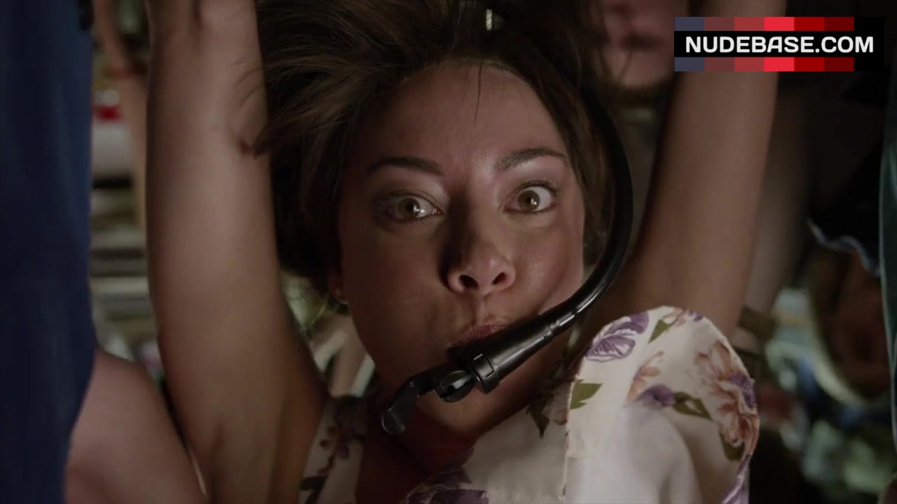 Aubrey plaza upskirt