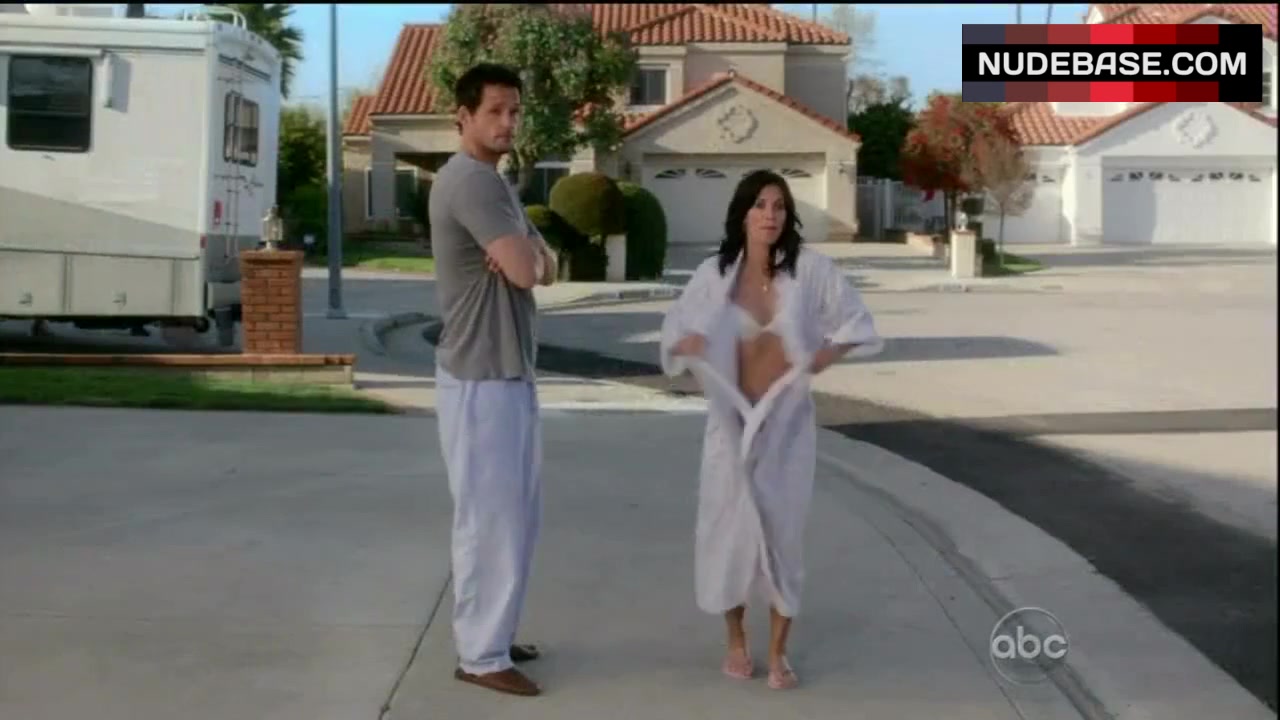 Courteney Cox Shows White Lingerie – Cougar Town (0:09) | NudeBase.com