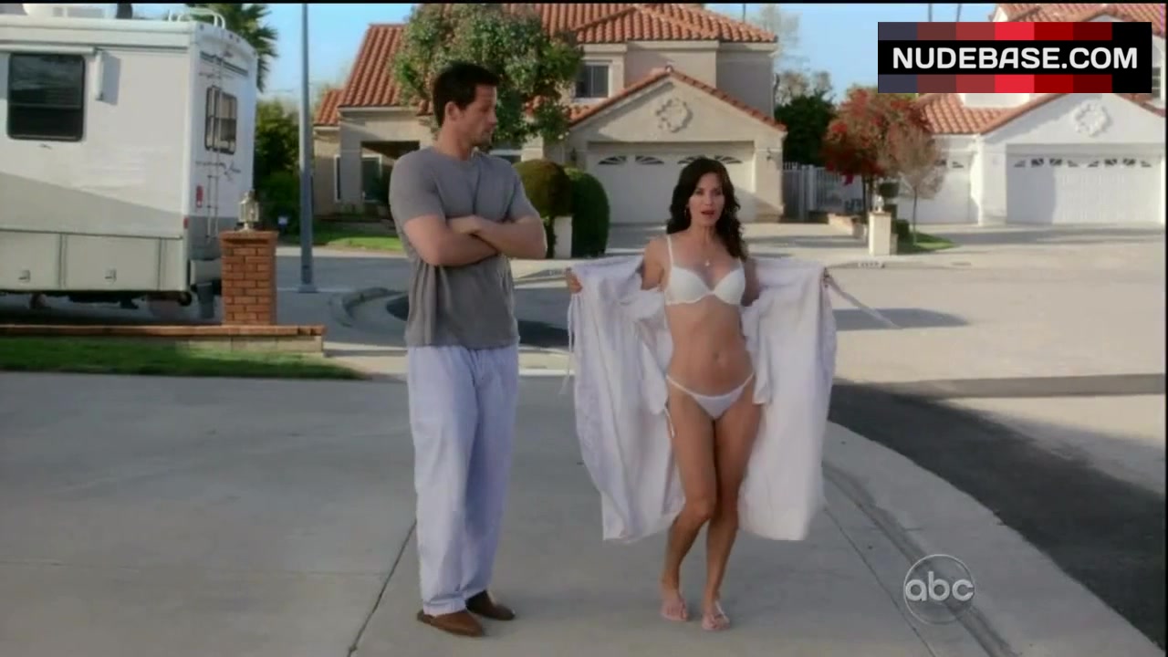 Courteney Cox Shows White Lingerie – Cougar Town (0:09) | NudeBase.com