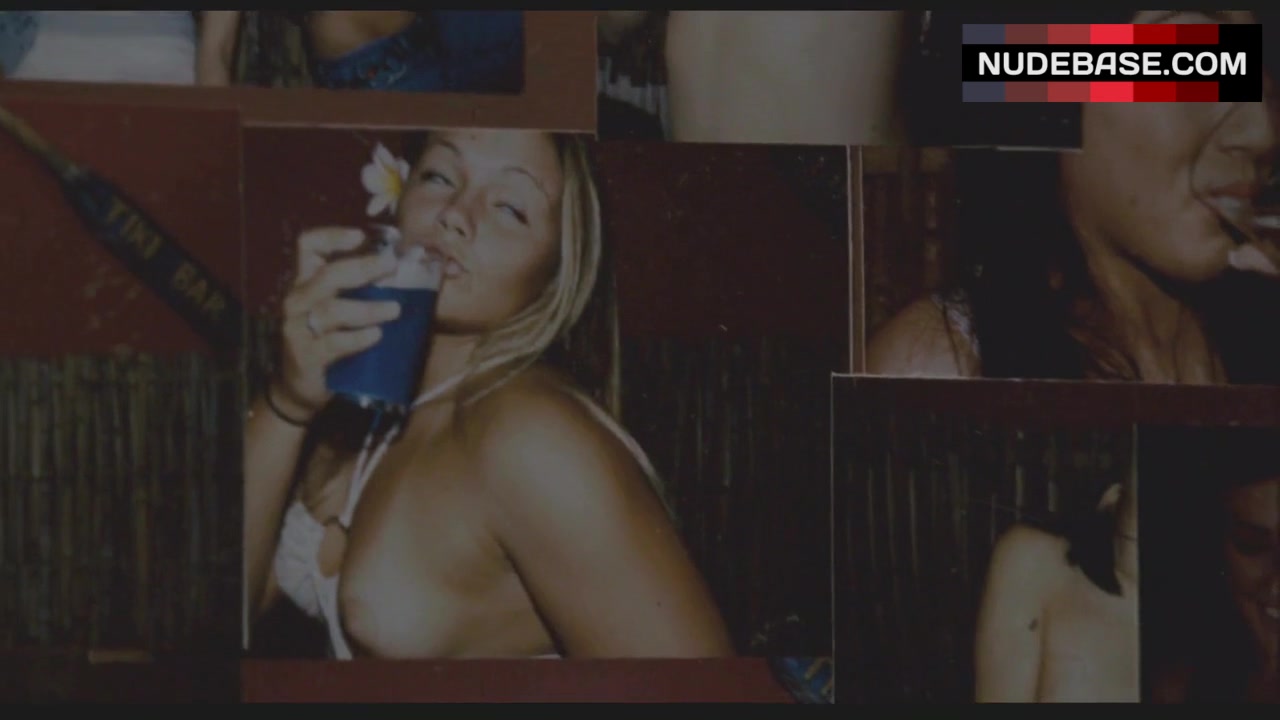 2. Mila Kunis Nude Photo - Forgetting Sarah Marshall.