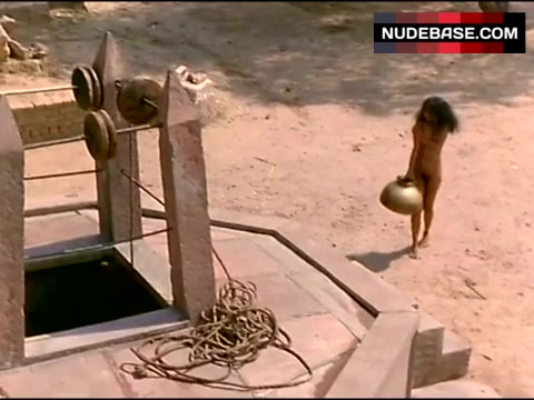 Bandit Queen Sex - Seema Biswas Outdoor Nudity â€“ Bandit Queen (2:04) | NudeBase.com