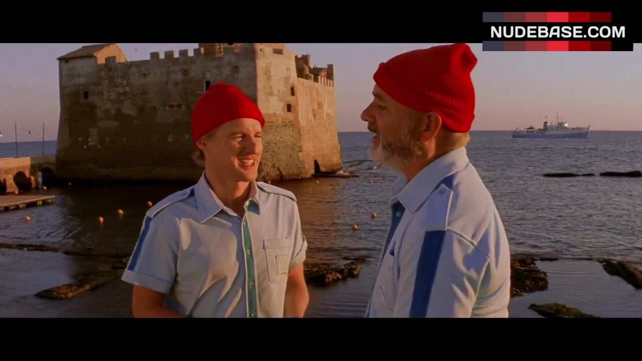 Robyn Cohen Topless - The Life Aquatic With Steve Zissou.