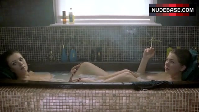 8. Michelle Williams Naked in Tub - Me Without You.