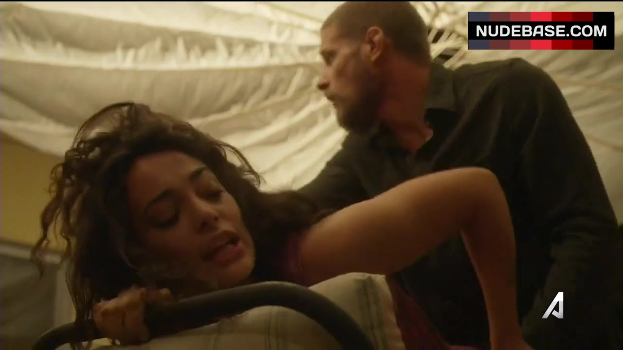 Natalie Martinez Sex from Behind – Kingdom (0:29) | NudeBase.com