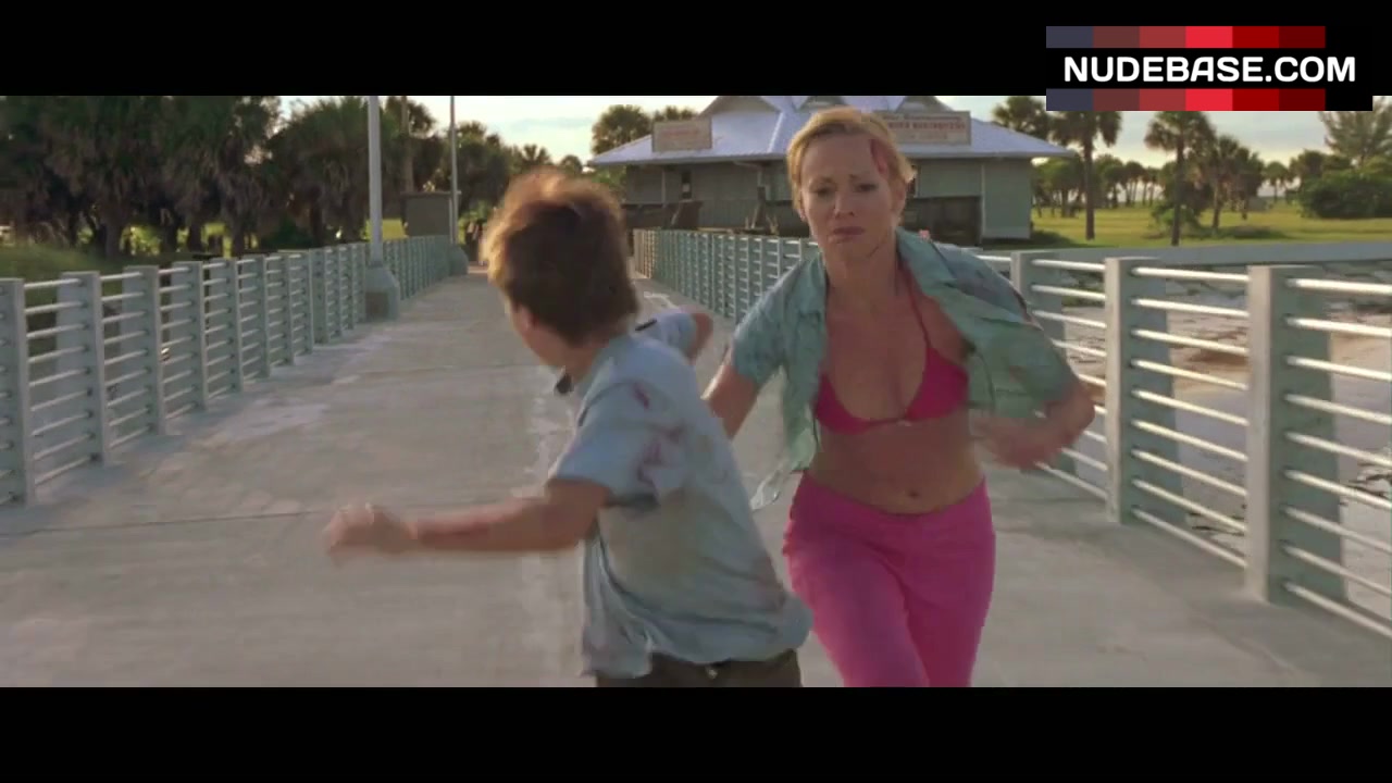 Samantha Mathis Bikini Scene – The Punisher (0:12) | NudeBase.com